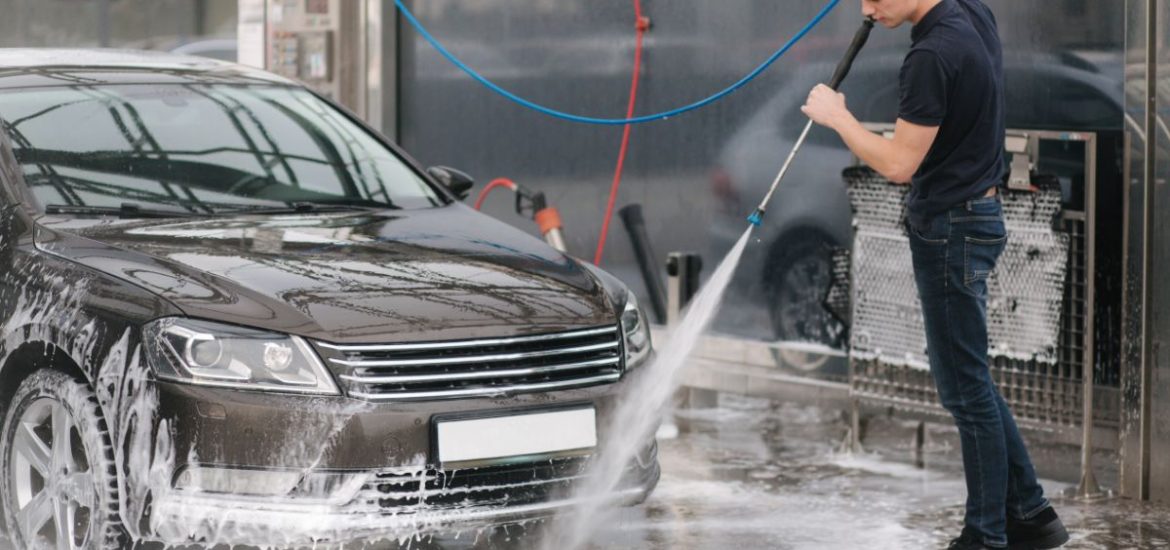 Comment nettoyer efficacement l’intérieur de votre voiture lors d’un lavage ?