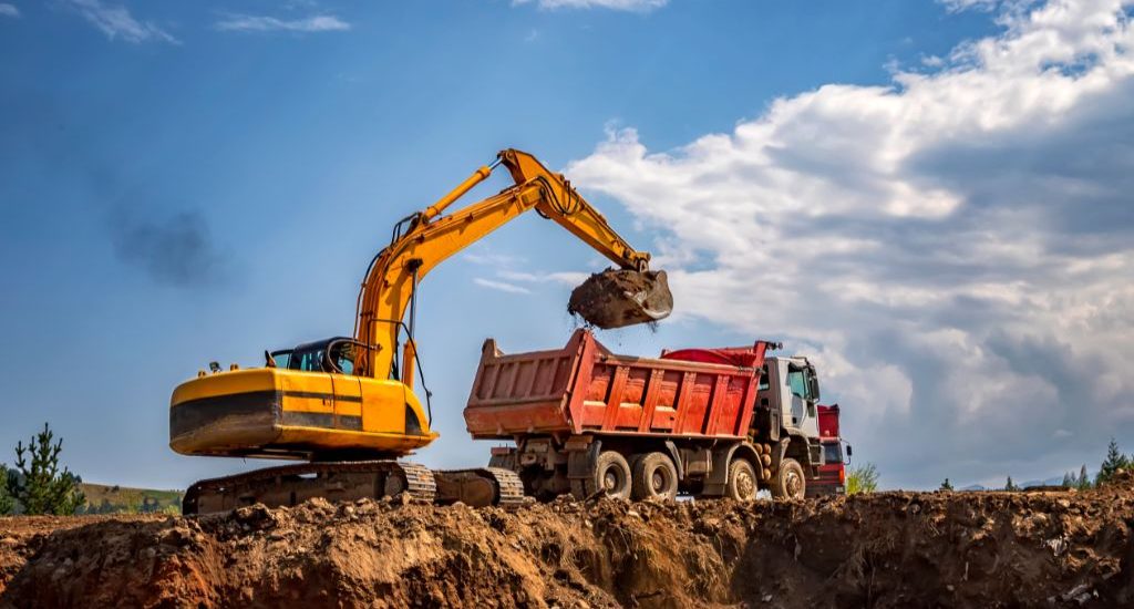 Optimisez vos chantiers avec le bon camion benne : guide de sélection