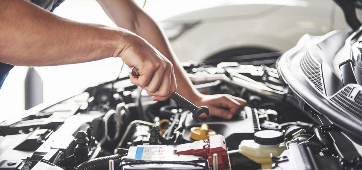 Les étapes pour remplacer soi-même la batterie de sa voiture